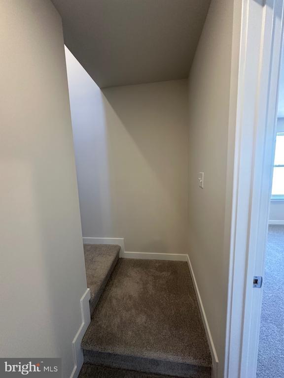 Building Photo - 33 Anderson Dr