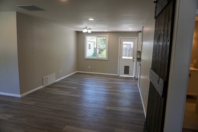 Dining Room - 435 S Oak St
