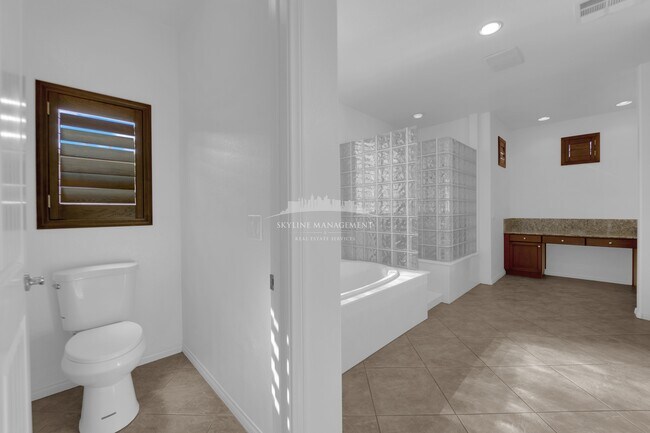 Building Photo - 8445 Cambrils Ave
