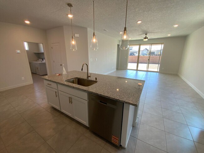 Building Photo - 3 Bedroom Single Story New Build in Lomas ...