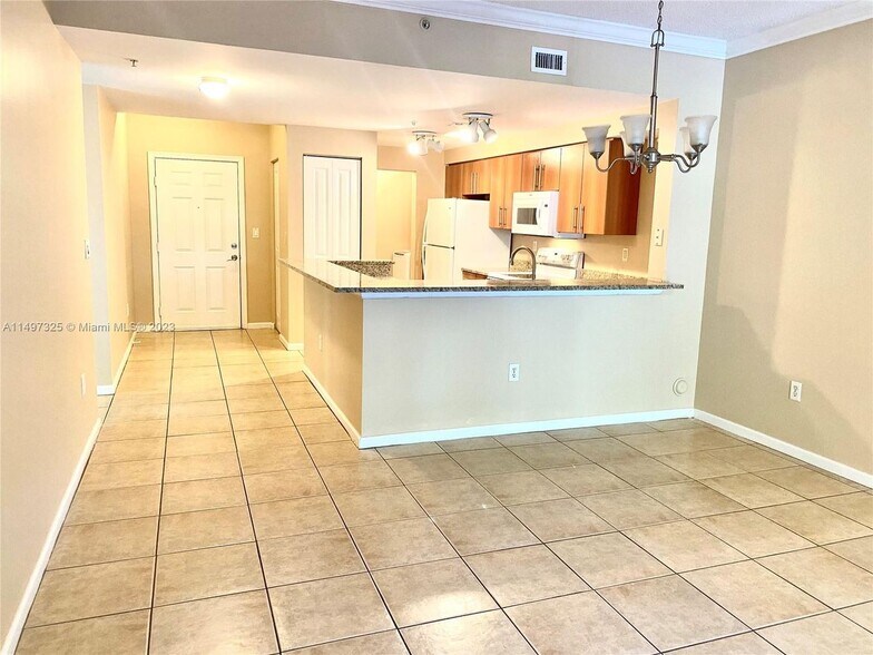 Building Photo - 5900 W Sample Rd