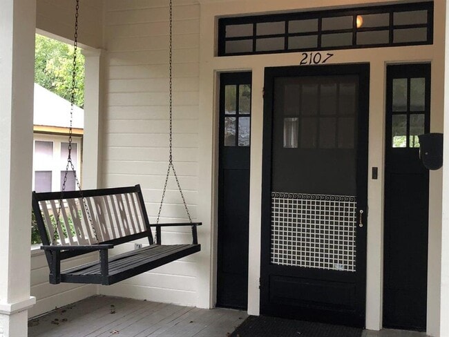 Building Photo - 2107 Newton St