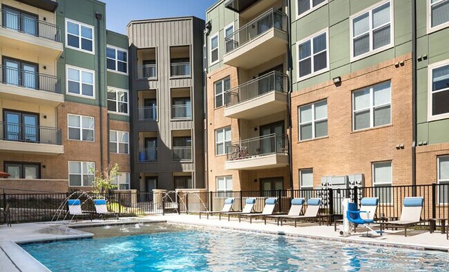 Building Photo - High Point Family Living