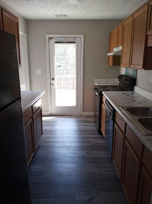 Building Photo - 3/2 with Large Bonus Room  - Split level home with large backyard