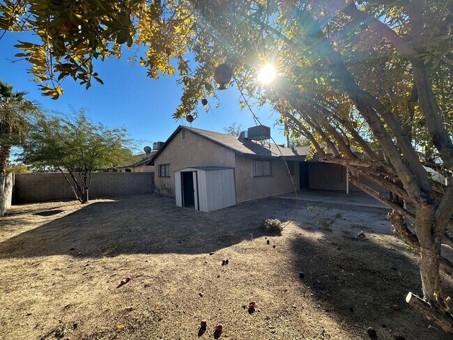 Building Photo - Casa Linda