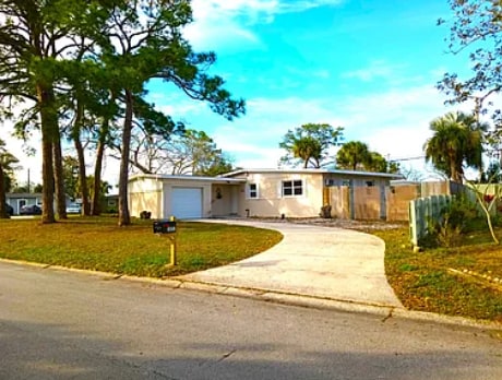 Building Photo - 1052 Myrtle Ln
