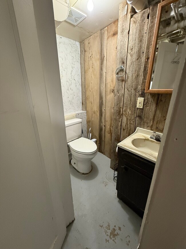 Building Photo - 355 N Cheyenne St