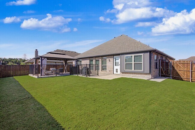 Building Photo - Beautifully Maintained Home on Greenbelt!