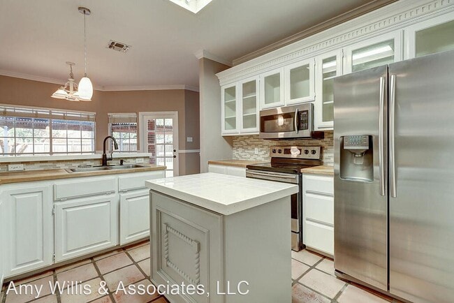 Building Photo - 4 br, 2.5 bath House - 7009 Brandon Dr