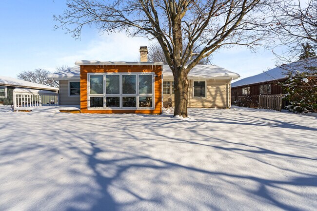 Building Photo - 120 S Staffire Dr