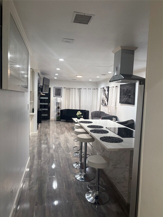 Building Photo - 3021 Gray St