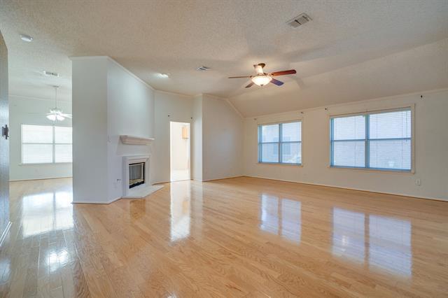 Building Photo - 2701 Chatsworth Dr