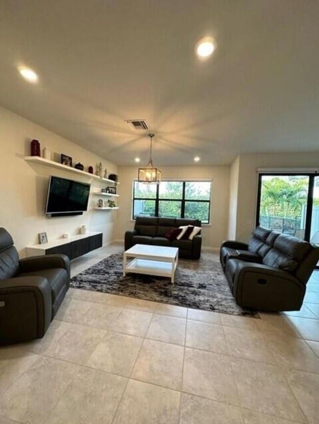 Building Photo - 4460 San Fratello Cir