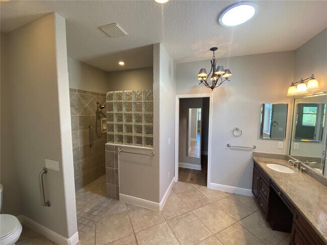 Building Photo - 627 Quinby Way