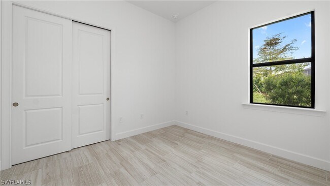 Building Photo - 1905 Fresno Ave