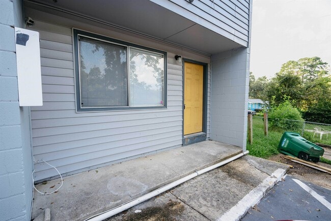 Building Photo - 1305 Clay St
