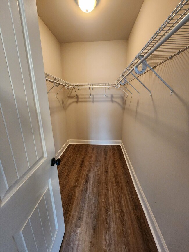 Building Photo - 102 Quince Ave