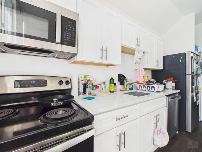 Building Photo - 1010 W 26th St