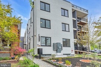 Building Photo - 1103 Fern St NW