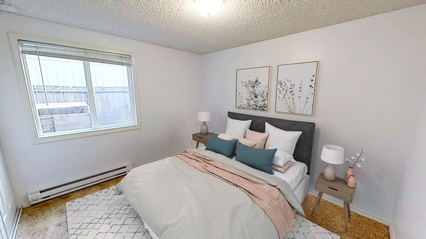 Building Photo - Open & spacious Beaverton duplex with fenc...