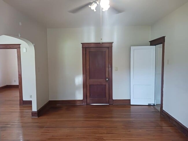 Building Photo - 305 Old Point Ave