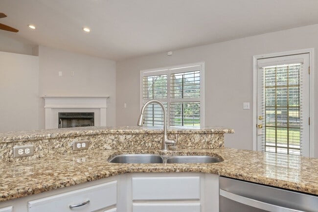 Building Photo - Updated Home in Bluewater Bay!