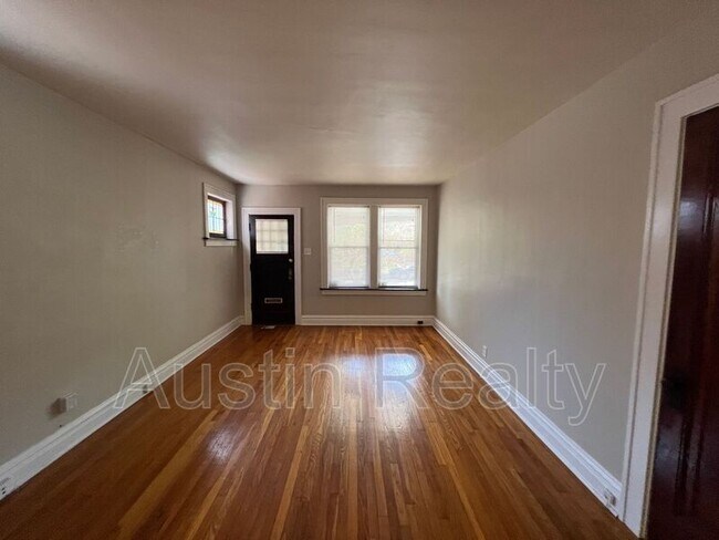 Building Photo - 5009 Mardel Ave