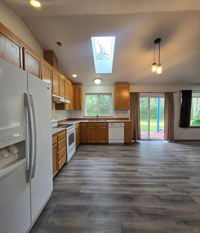 Building Photo - 3 Bed, 2 Bath Craftsman Style Home - Great Location in Port Townsend!
