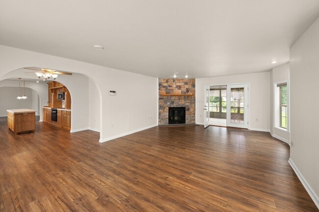 Building Photo - Milton Gem for Rent! Spacious 3BR Home, pet allowed. Fireplace, Sunroom & Private Yard - $2,495.0...