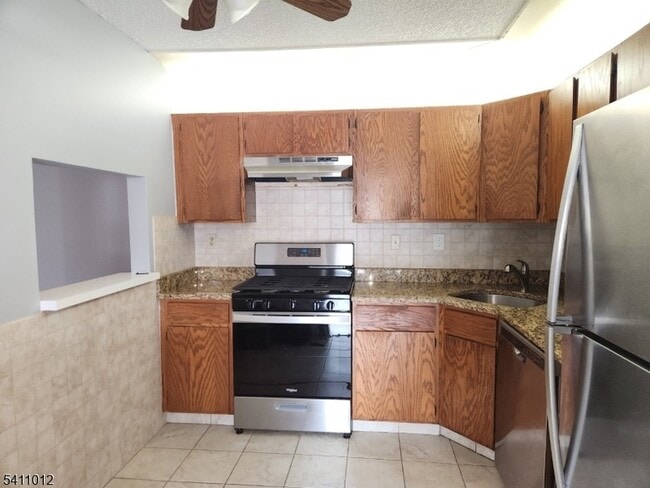 Building Photo - 215 Rachel Ct