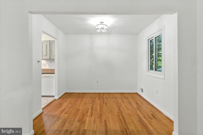 Building Photo - 7201 Fairfield Ct