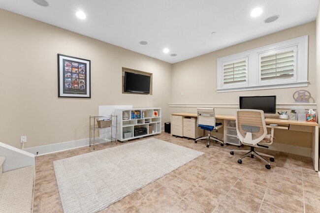 Building Photo - 10599 SW Windwood Wy