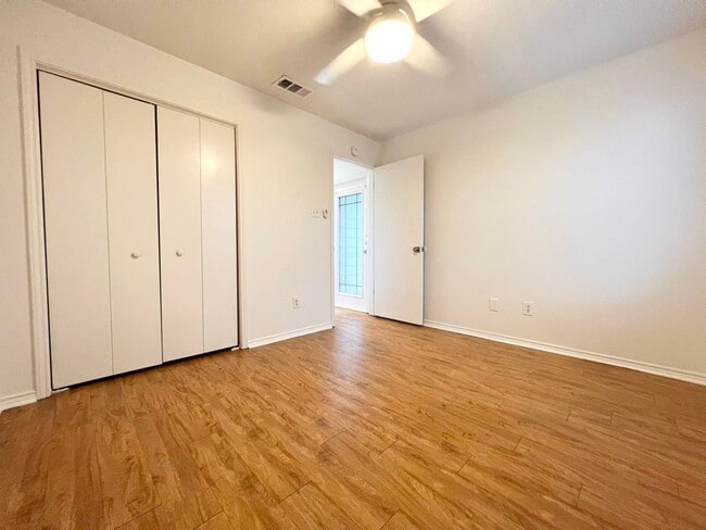 Building Photo - 15334 Barataria Dr