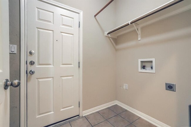 Building Photo - 21501 Boggy Ford Rd