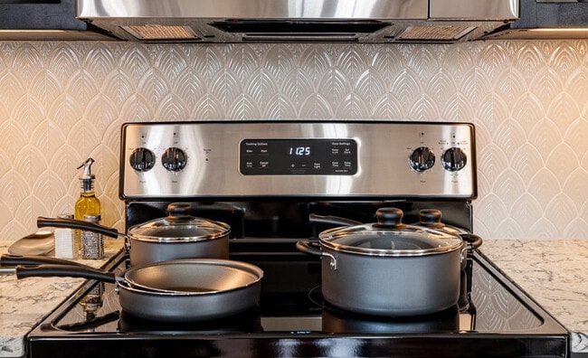 Building Photo - 1011 Canal St