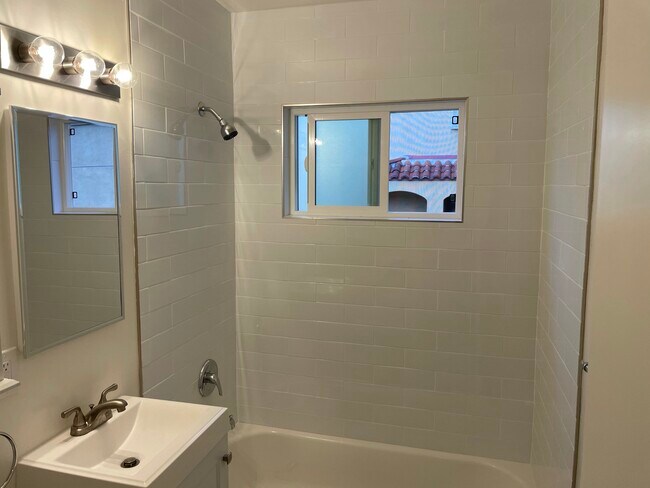 Primary Bath - 4032 Inglewood Blvd