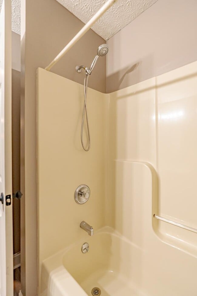 Building Photo - 115 Ivy Pointe Dr