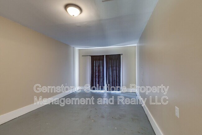 Building Photo - 1111 Cedarhill Ct