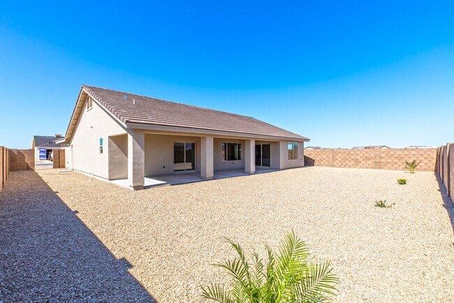 Building Photo - El Rancho Encantado