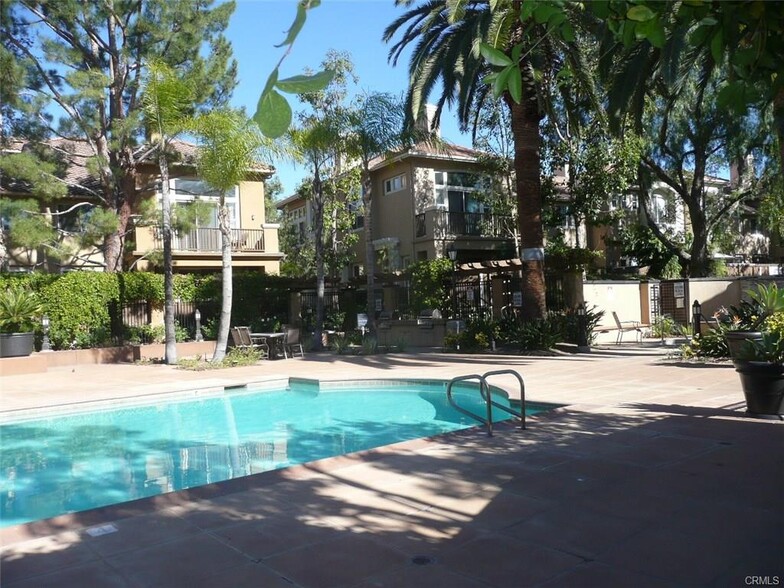 Building Photo - 2630 Dunstan Dr