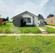 Building Photo - "Charming 2-Bedroom Haven on Main Street"