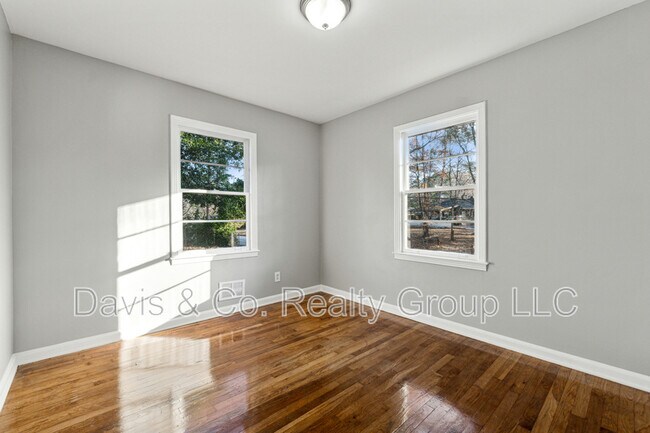 Building Photo - 2385 Tilson Rd