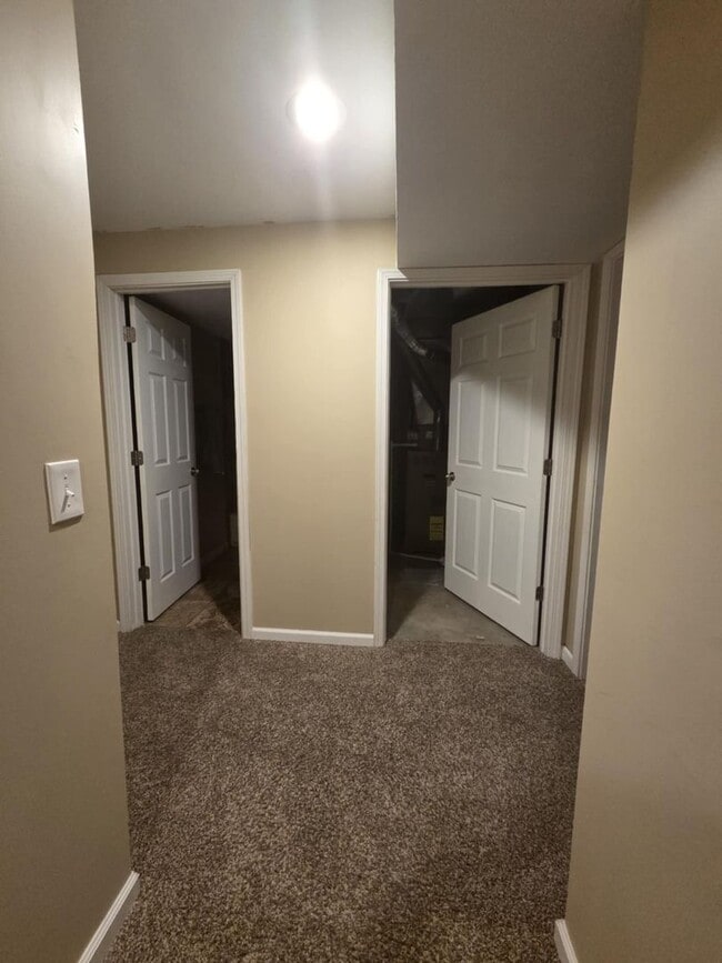 Building Photo - Large family corner lot home for rent!