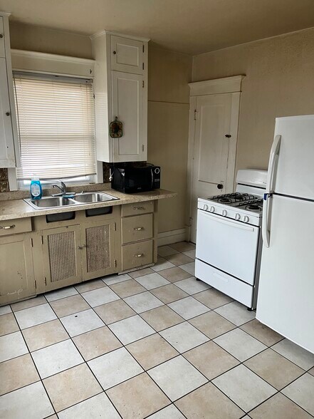 Building Photo - 218 Hammond Ave