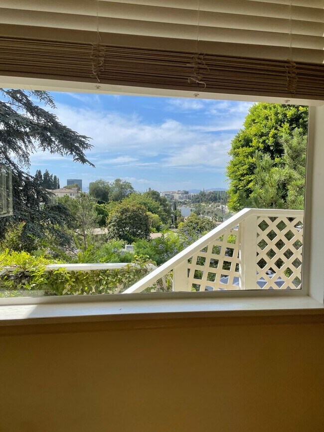 Building Photo - 3227 Bennett Dr