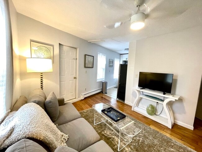 Building Photo - 1002 Tremont St