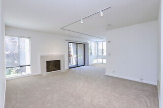 Building Photo - ? Updated 3BR/2BA Foster City Condo – Half...