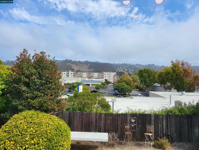 Building Photo - 1662 San Benito St