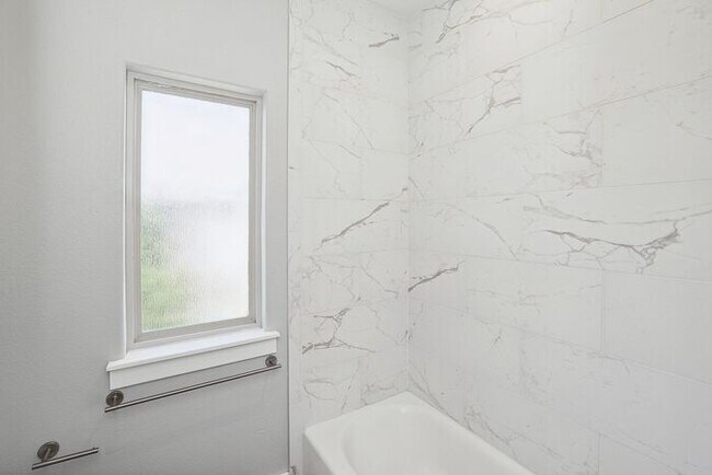 Building Photo - 9240 Highland Springs Dr