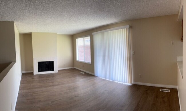 Building Photo - 1322